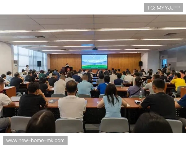 足球联赛在青训扶持中设立基层教练发展基金與设备补贴，足球培训基地建设扶持